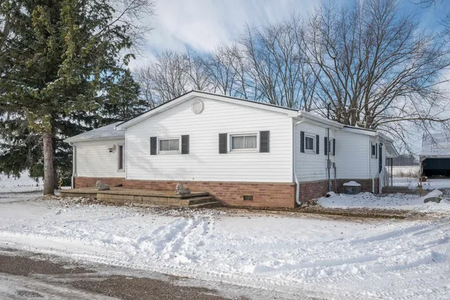 $1 | 5637 North County Road 900 East, Mooreland, IN 47360