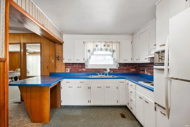 $1 | 5637 North County Road 900 East, Mooreland, IN 47360