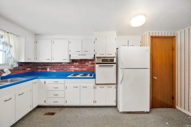 $1 | 5637 North County Road 900 East, Mooreland, IN 47360