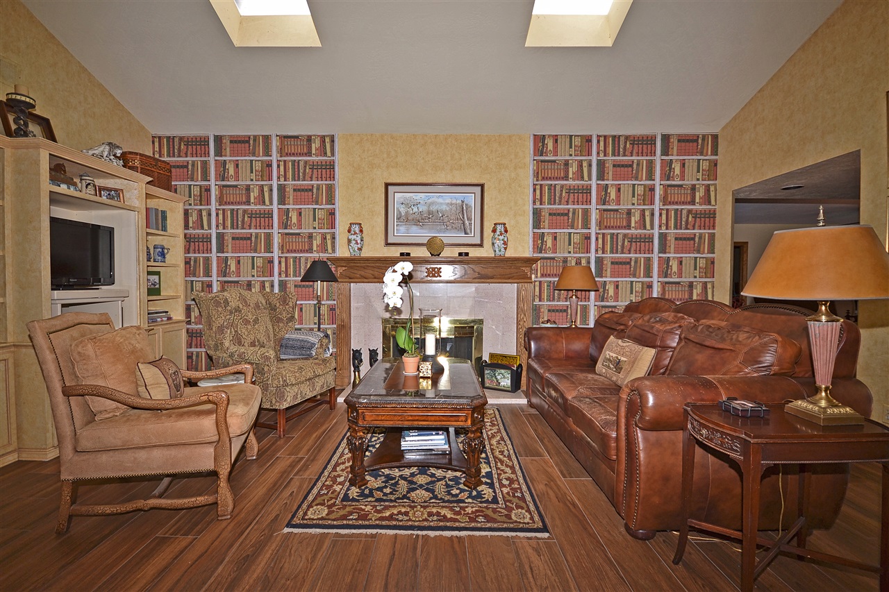 28240 Queensbridge Road Valley Center, CA 92082 - Photo 11 of 25 Gallery Image 11