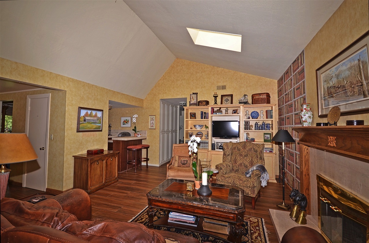 28240 Queensbridge Road Valley Center, CA 92082 - Photo 12 of 25 Gallery Image 12