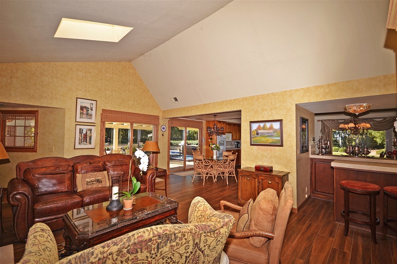 28240 Queensbridge Road Valley Center, CA 92082 - Photo 13 of 25 Gallery Image 13