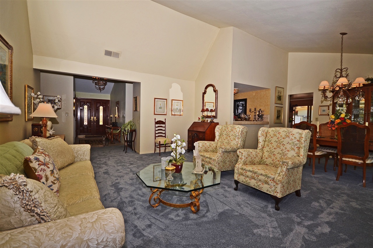 28240 Queensbridge Road Valley Center, CA 92082 - Photo 8 of 25 Gallery Image 8