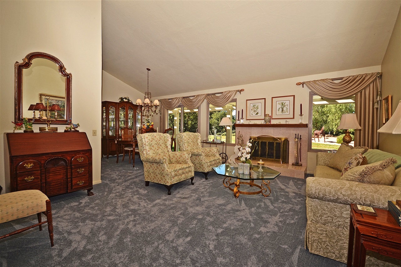 28240 Queensbridge Road Valley Center, CA 92082 - Photo 9 of 25 Gallery Image 9