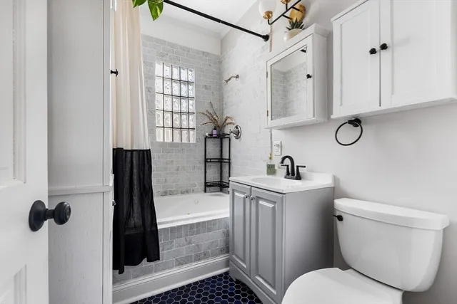 $3,700 | 185 Savin Hill Avenue, Unit 3, Boston, MA 02125