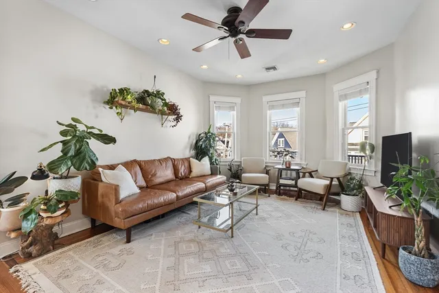 $3,700 | 185 Savin Hill Avenue, Unit 3, Boston, MA 02125