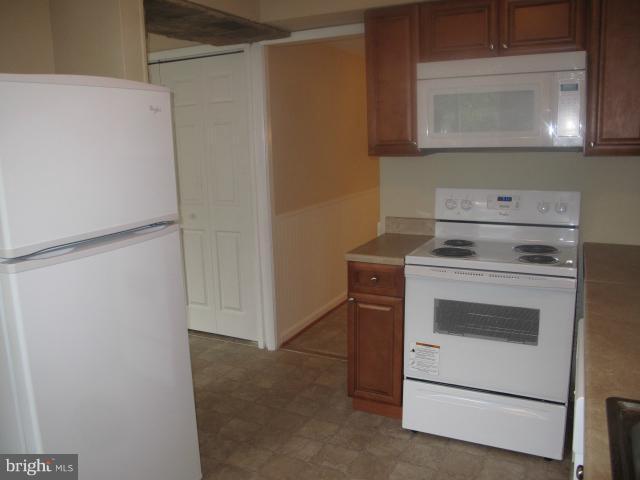 248 North Cottage Road Sterling, VA 20164 - Photo 2 of 15 Kitchen