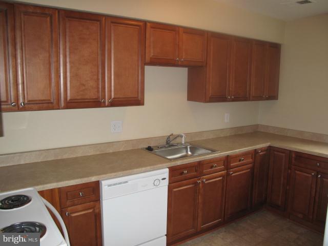 248 North Cottage Road Sterling, VA 20164 - Photo 4 of 15 Kitchen