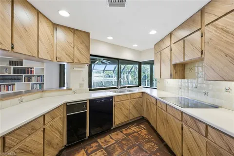 $799,000 | 700 Bald Eagle Drive, Unit 37, Naples, FL 34105