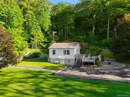 $325,000 | 72 North Knapp Court, Hopewell Junction, NY 12533