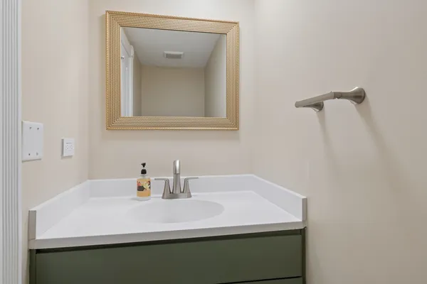 $197,500 | 125 North Gregory Street, Unit 4, Aurora, IL 60504