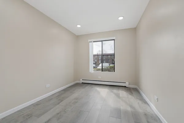 $197,500 | 125 North Gregory Street, Unit 4, Aurora, IL 60504
