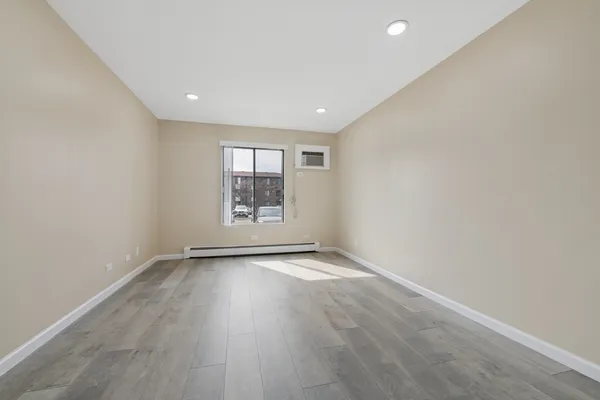 $197,500 | 125 North Gregory Street, Unit 4, Aurora, IL 60504