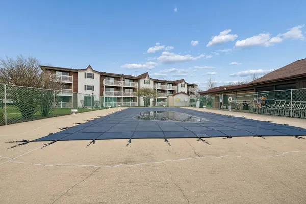 $197,500 | 125 North Gregory Street, Unit 4, Aurora, IL 60504