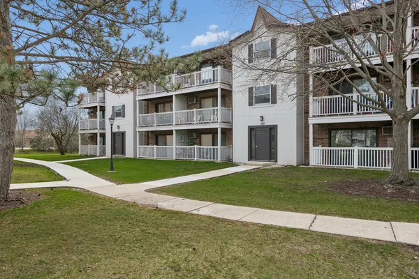 $197,500 | 125 North Gregory Street, Unit 4, Aurora, IL 60504