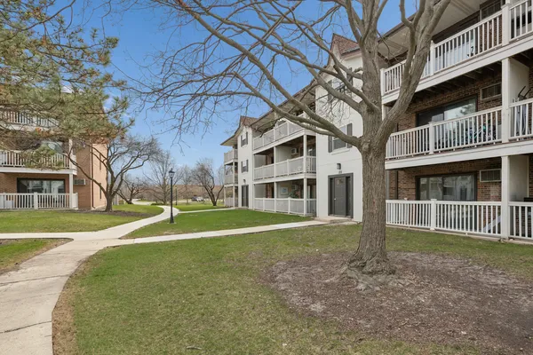 $197,500 | 125 North Gregory Street, Unit 4, Aurora, IL 60504