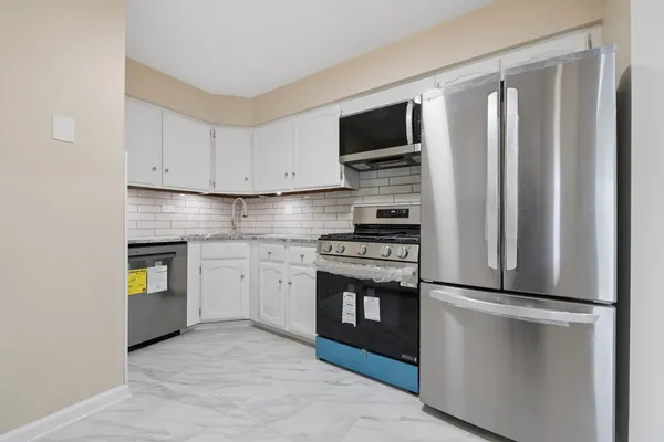 $197,500 | 125 North Gregory Street, Unit 4, Aurora, IL 60504