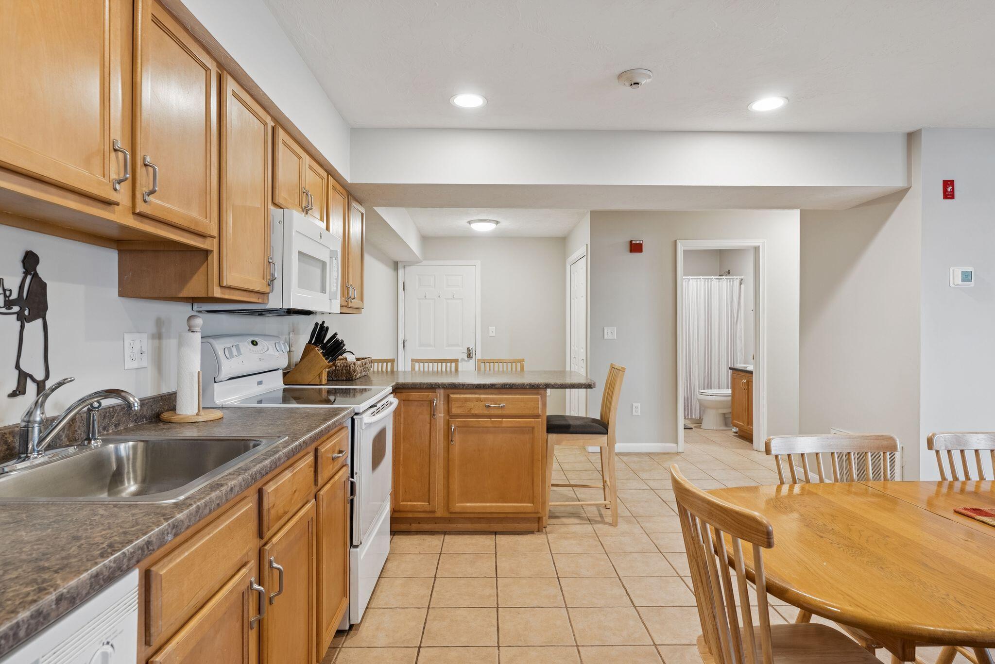 170 East Grand Avenue, Unit 8 Old Orchard Beach, ME 04064 - Photo 16 of 57 17_DSC09376