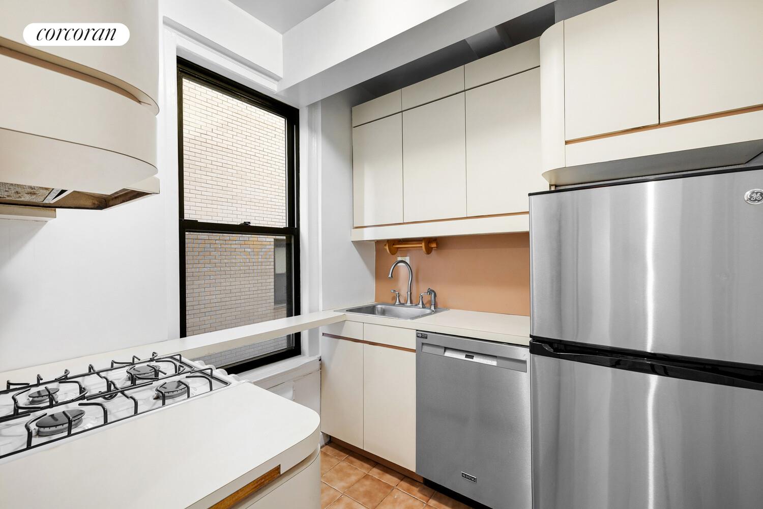 30 Beekman Place, Unit 2B Manhattan, NY 10022 - Photo 16 of 18