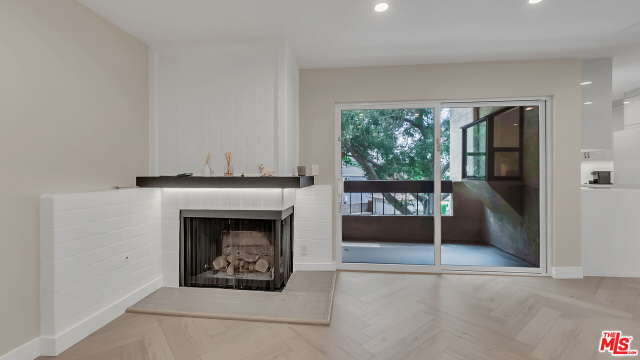 2121 Scott Road, Unit 206 Burbank, CA 91504 - Photo 9 of 39 Gallery Image 9