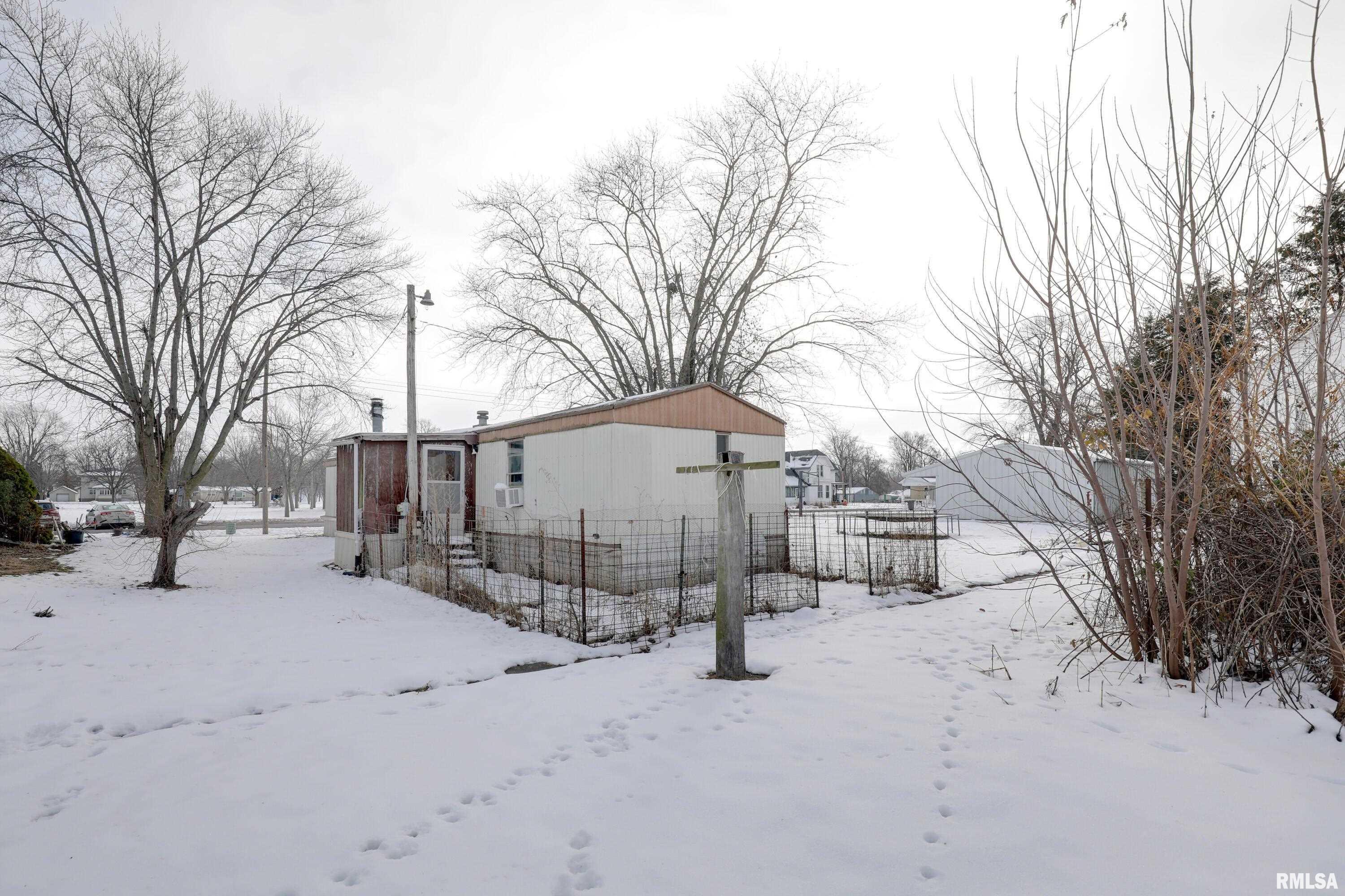 208 North Kentucky Street Camp Point, IL 62320 - Photo 6 of 7