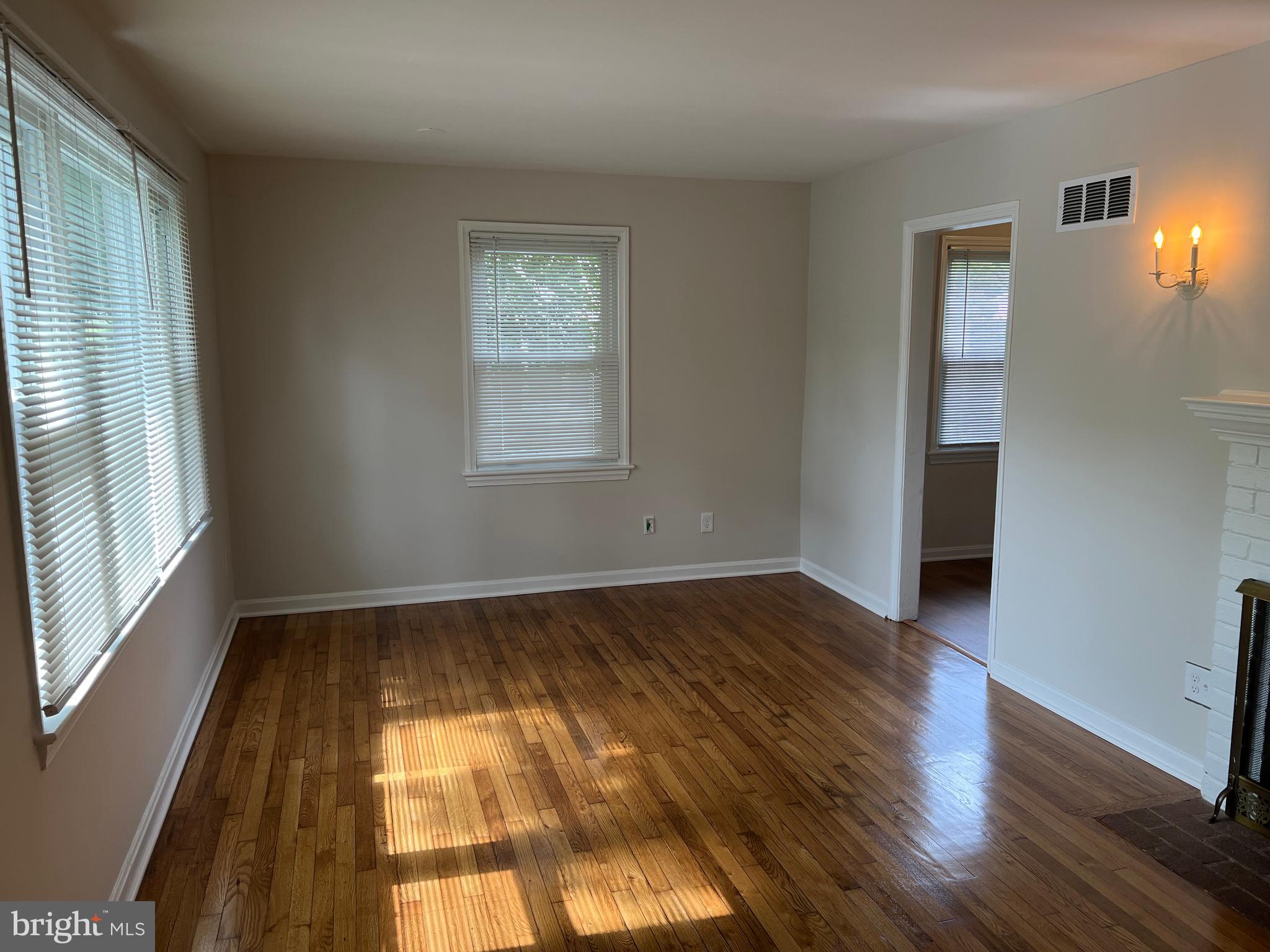3140 Cofer Road Falls Church, VA 22042 - Photo 3 of 41 Living room