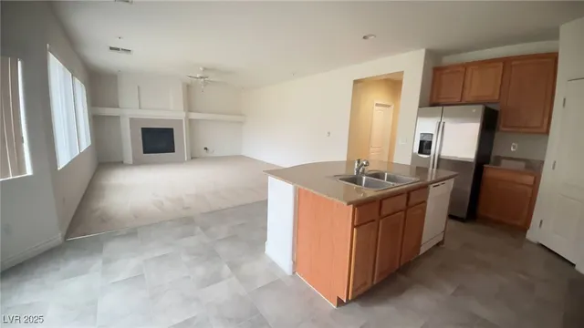 $2,400 | 1004 Tropic Wind Avenue, North Las Vegas, NV 89081