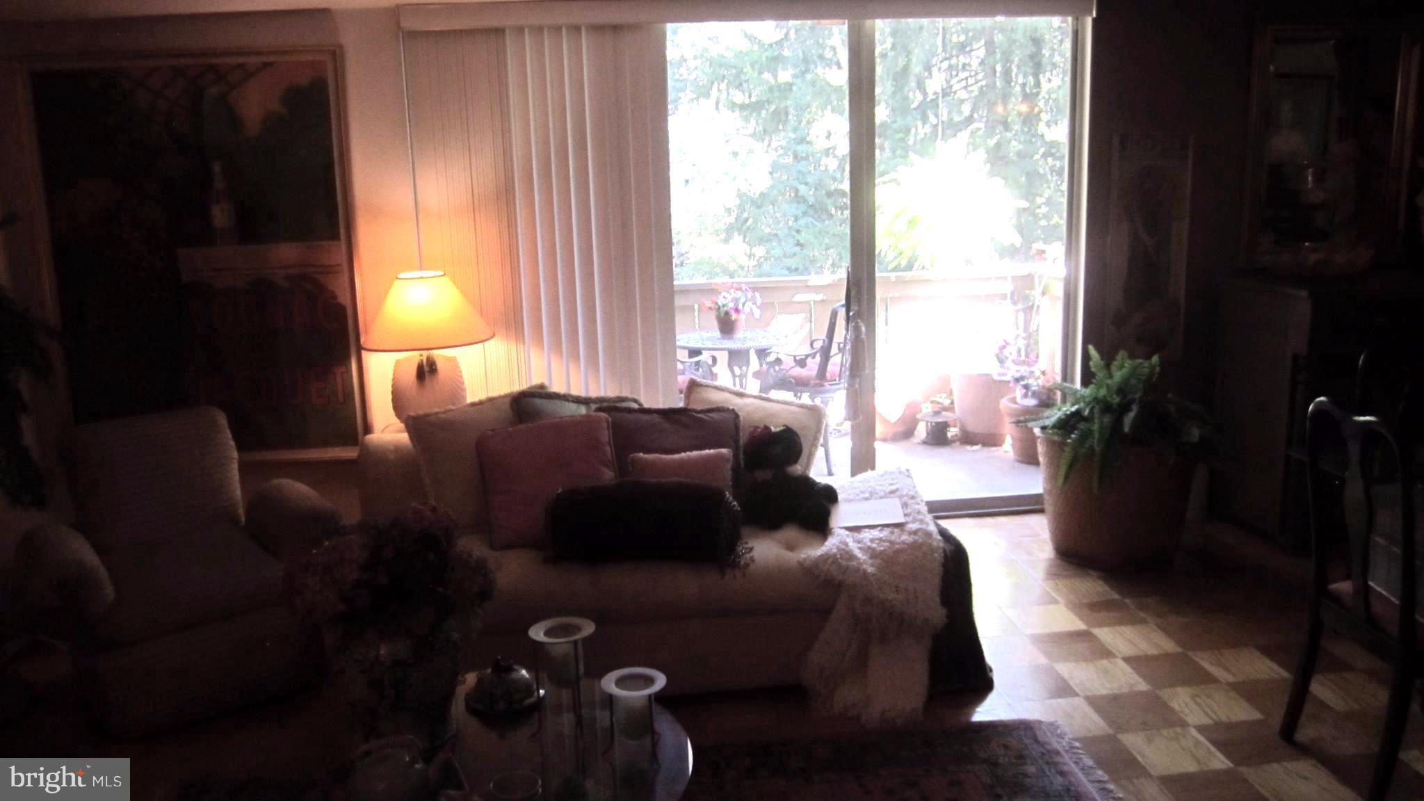 110 Cross Keys Road, Unit R110F Baltimore, MD 21210 - Photo 7 of 30 a living room with furniture and a lamp