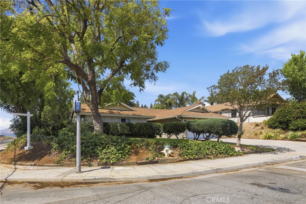 6585 Shannon Road Riverside, CA 92504 - Photo 4 of 57