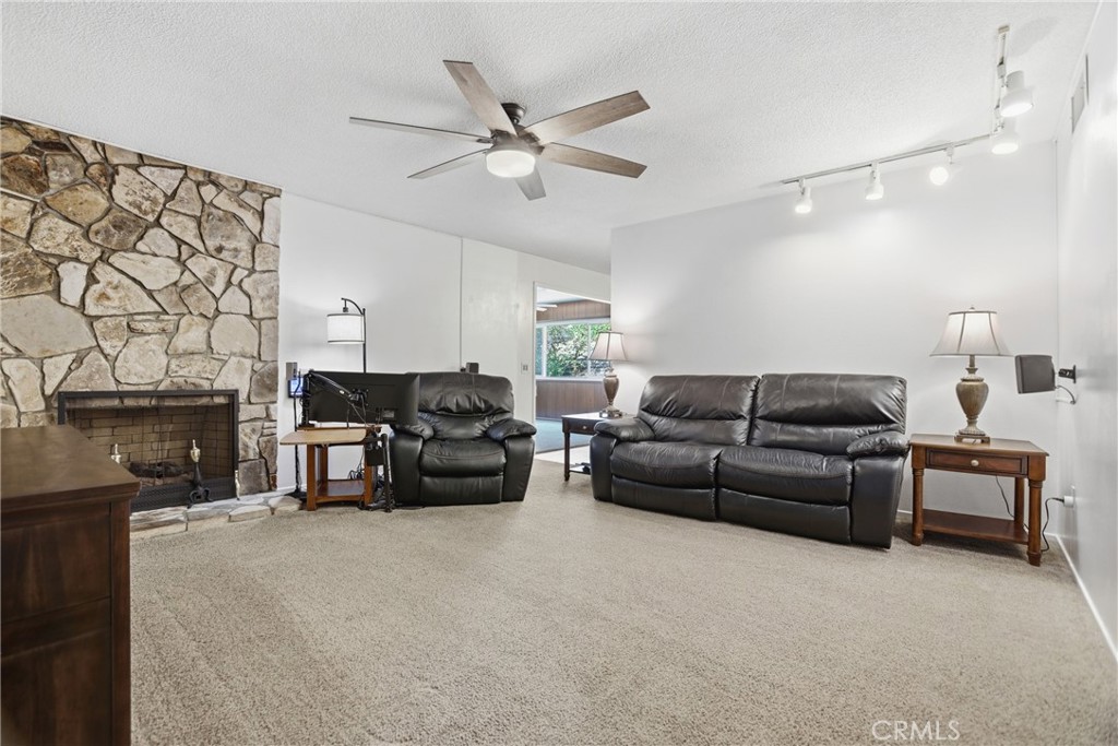6585 Shannon Road Riverside, CA 92504 - Photo 7 of 57