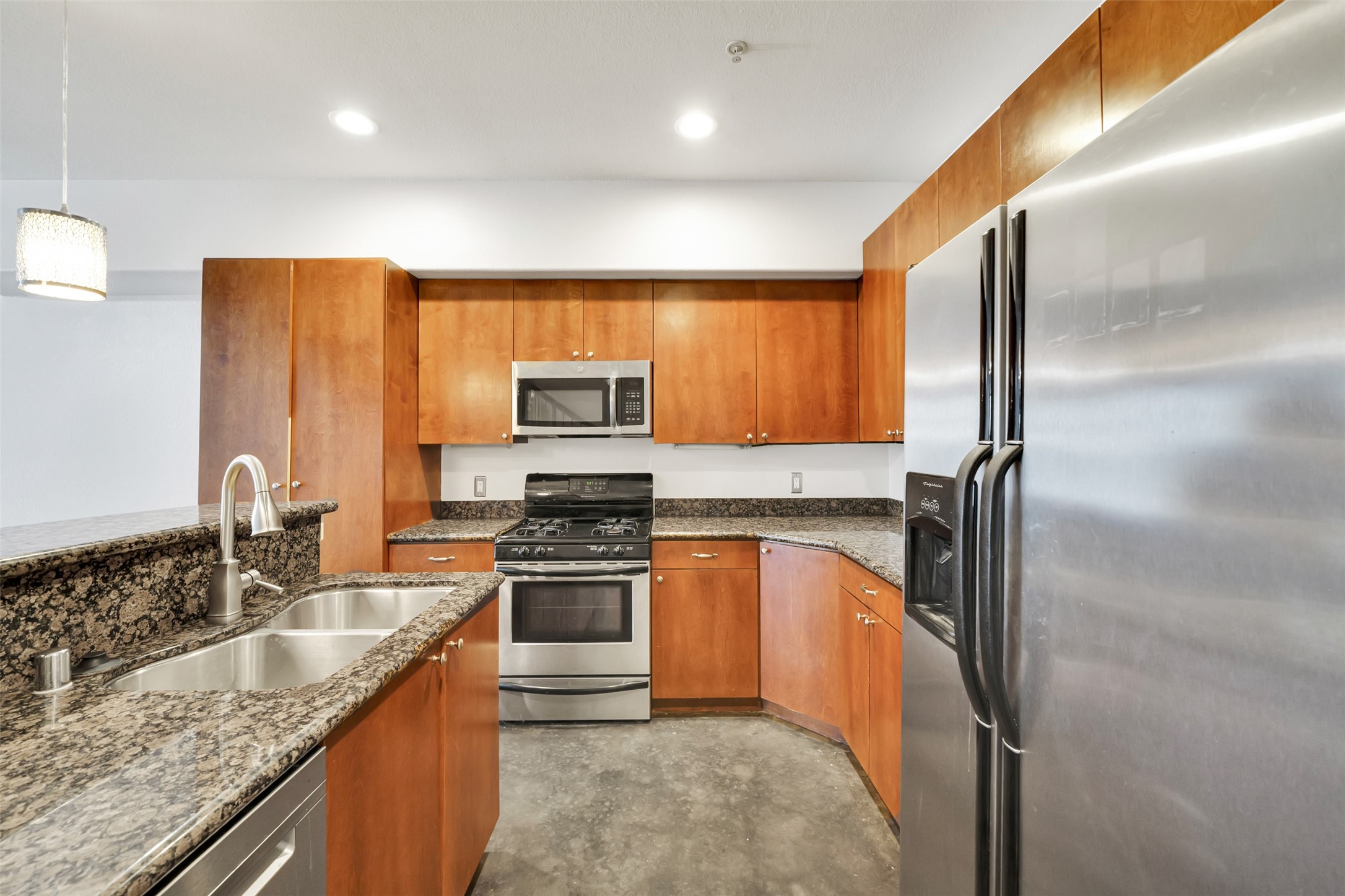 2216 Chenevert Street, Unit 6 Houston, TX 77003 - Photo 19 of 29 Another view of the kitchen that comes with all applicances.