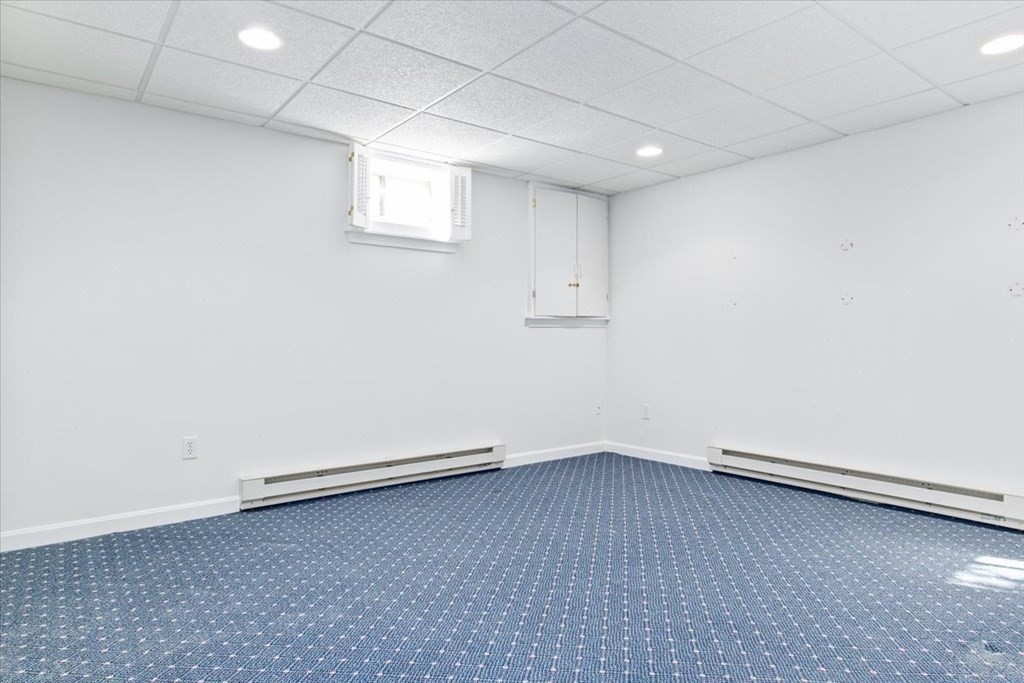 72 Jefferson Road Franklin, MA 02038 - Photo 28 of 33 an empty room with a workbench