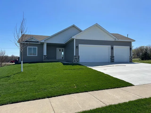 $484,900 | 1230 Olivia Street Southeast, New Prague, MN 56071