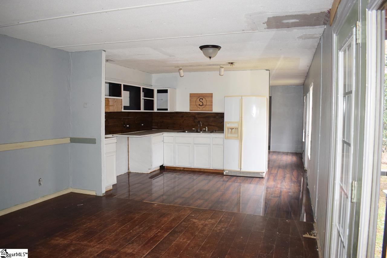 2526 Old Tiger Bridge Road Greer, SC 29651 - Photo 7 of 32