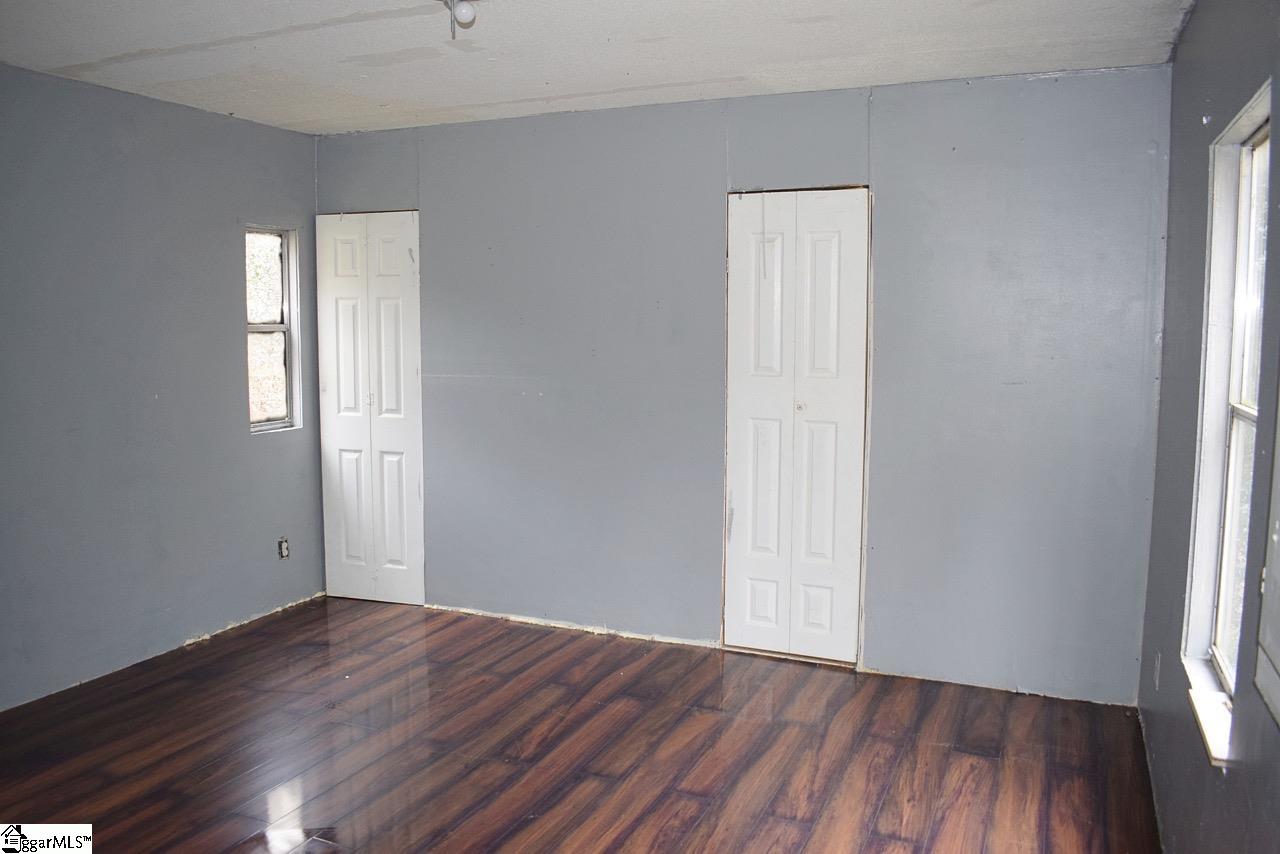 2526 Old Tiger Bridge Road Greer, SC 29651 - Photo 10 of 32