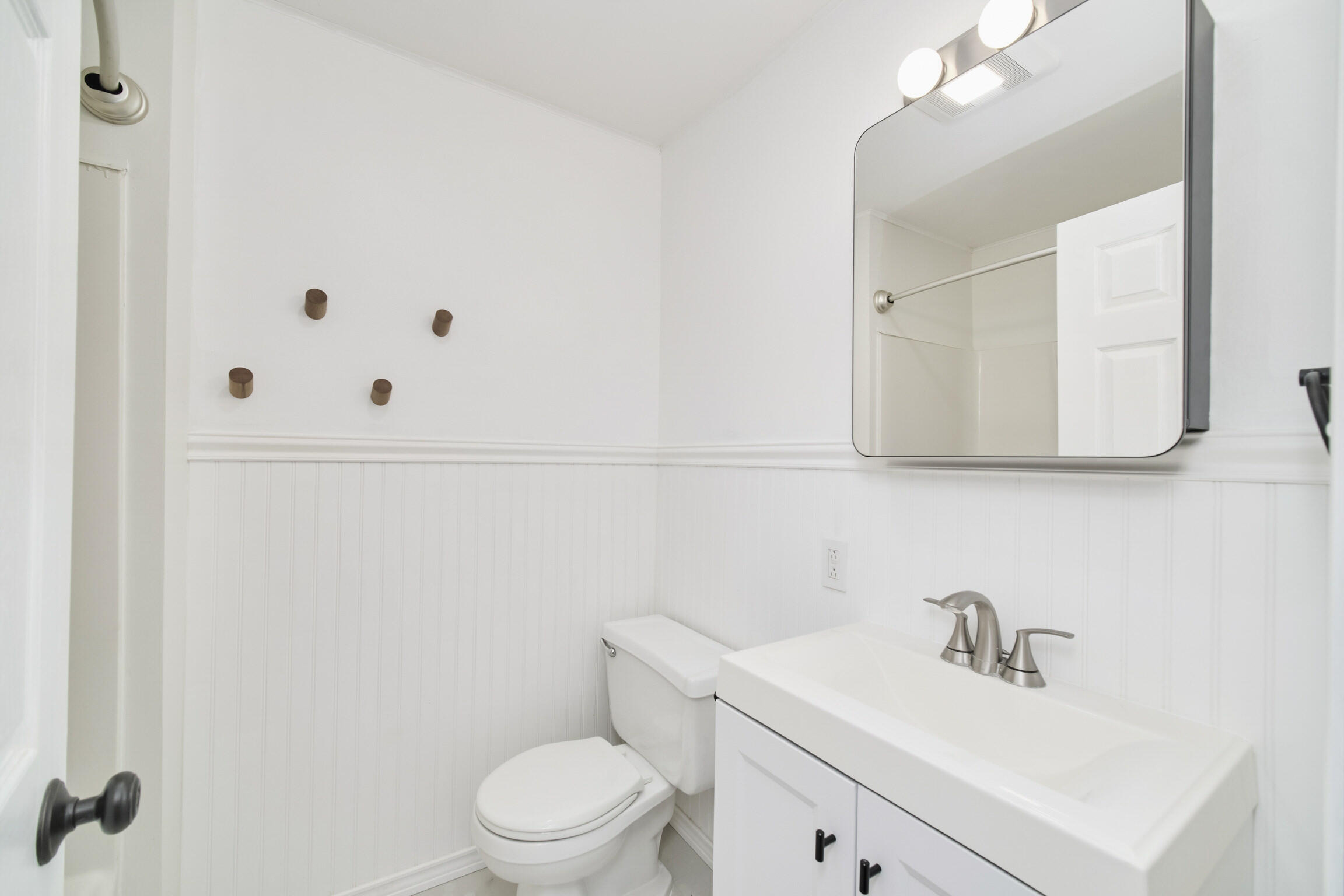 2631 Lakeshore Road Manistee, MI 49660 - Photo 31 of 50 Upper Bathroom