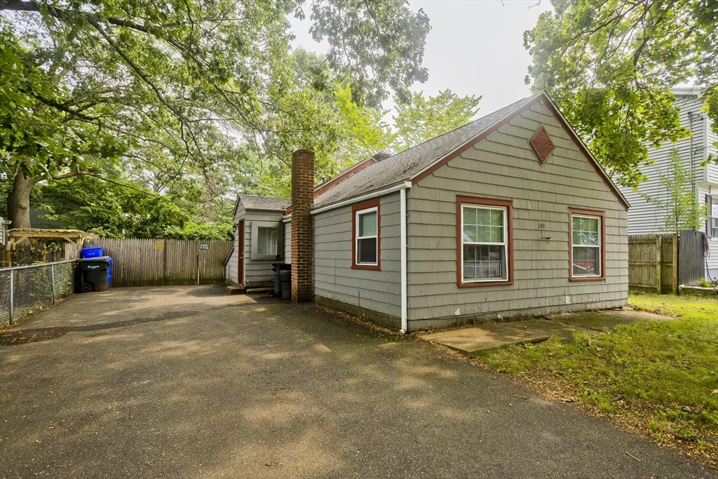 145 Darling Street Springfield, MA 01151 - Photo 1 of 26