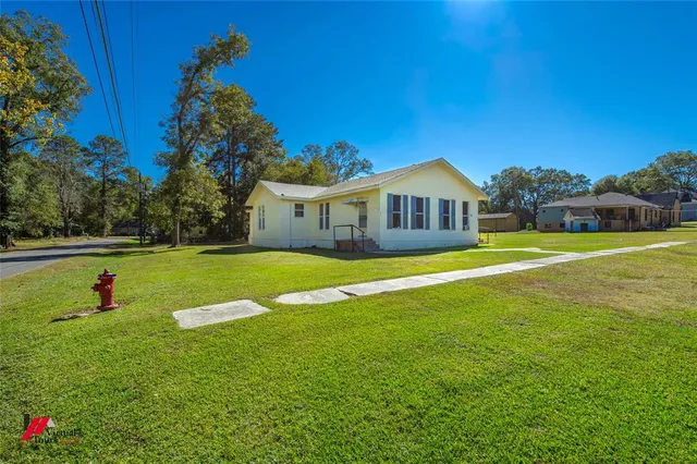 a view of a house with a big yard