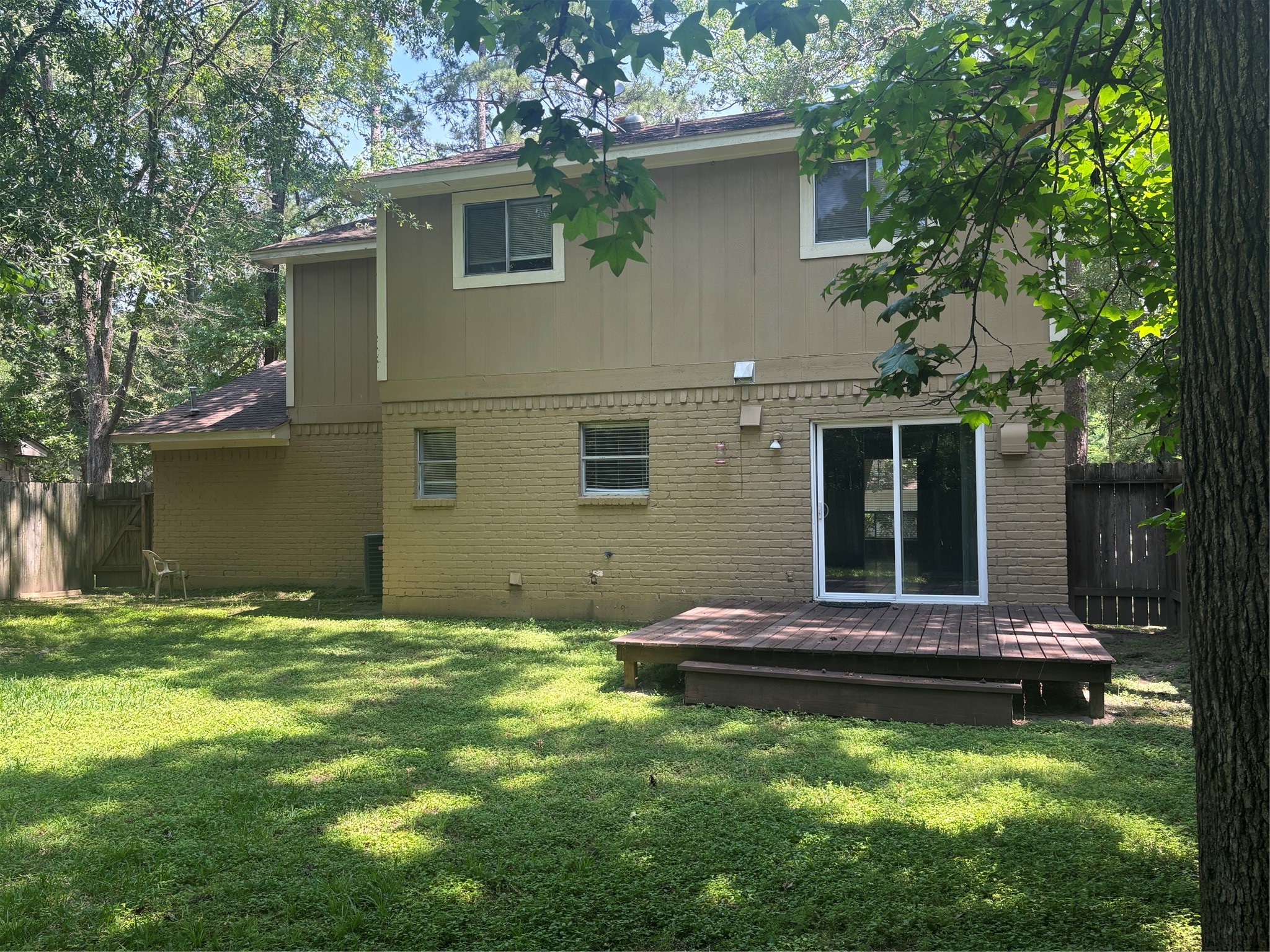 73 South Waxberry Road The Woodlands, TX 77381 - Photo 7 of 23 a backyard of a house with table and chairs
