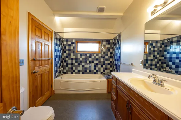 $799,900 | 446 Broomgrass Way, Gerrardstown, WV 25420