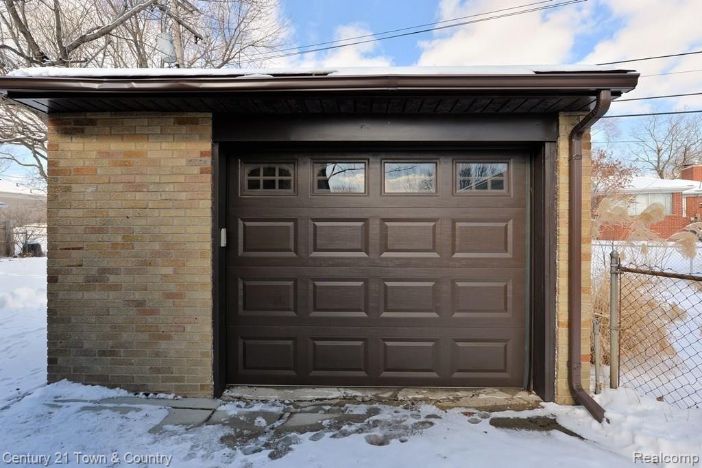 4002 Highfield Road Royal Oak, MI 48073 - Photo 28 of 31 Garage
