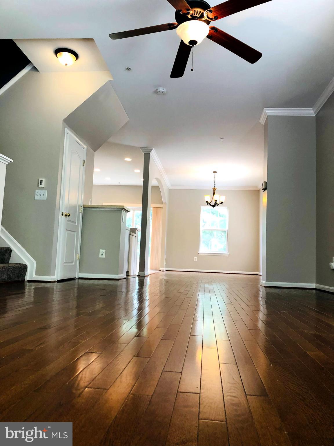 11801 Tarragon Road Reisterstown, MD 21136 - Photo 5 of 31 Living Room