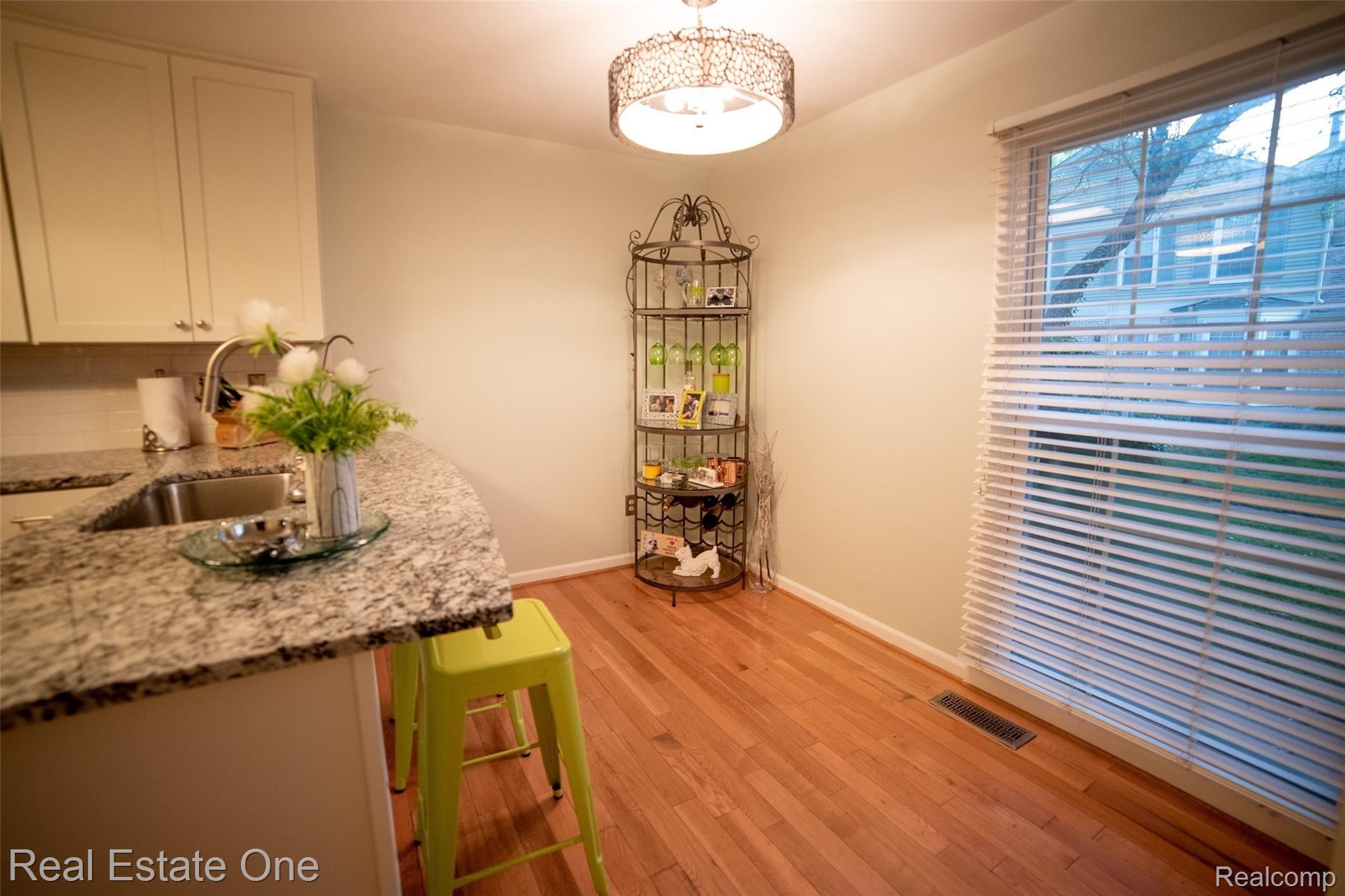 1449 Lantern Lane Rochester, MI 48306 - Photo 13 of 38 1449 Lantern Lane-02.jpg