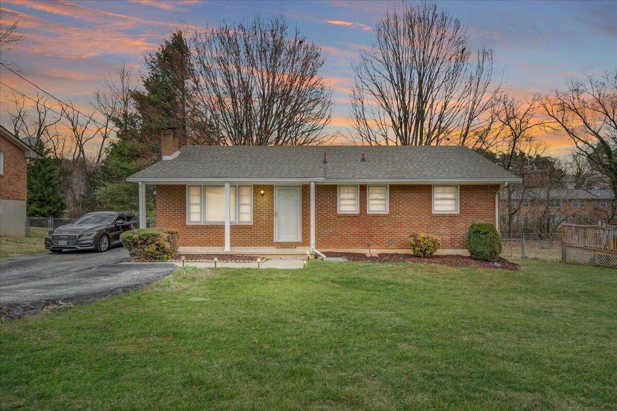 2457 Meadowbrook Road Northwest Roanoke, VA 24017 - Photo 1 of 25 Meadowbrook twilight