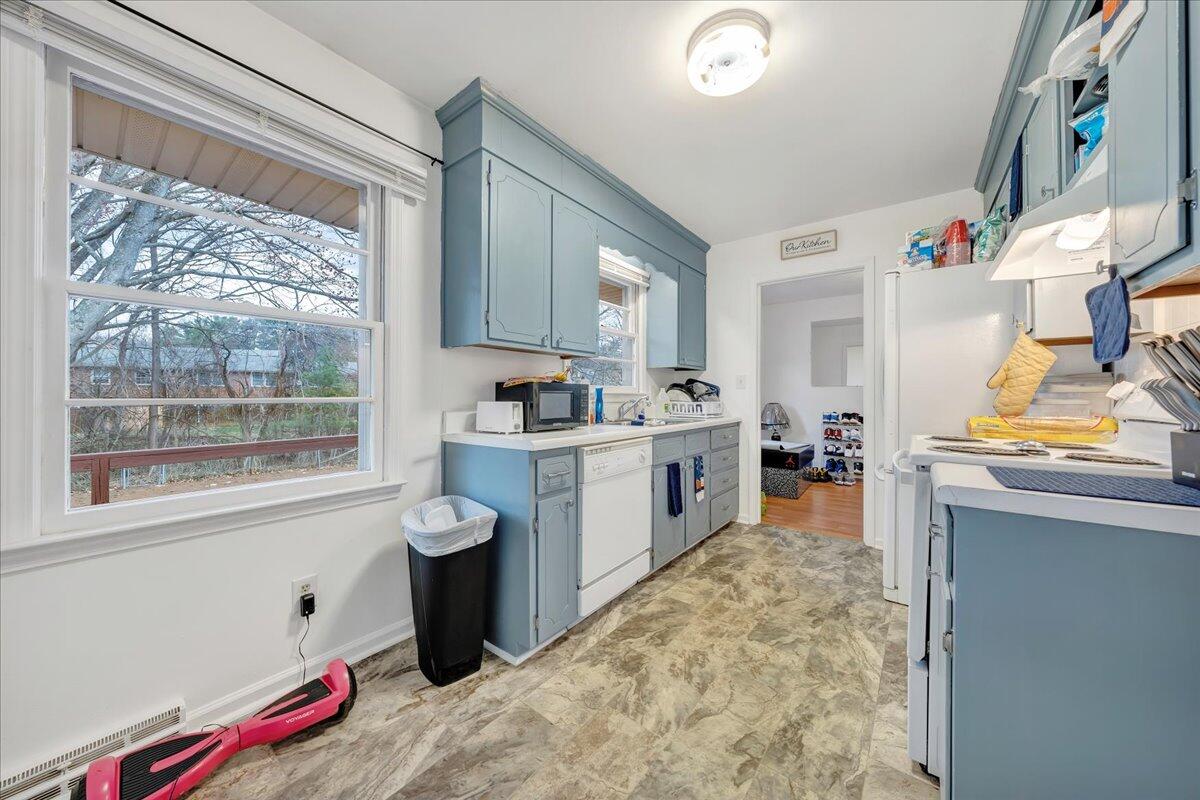 2457 Meadowbrook Road Northwest Roanoke, VA 24017 - Photo 11 of 25 11-MIB07409