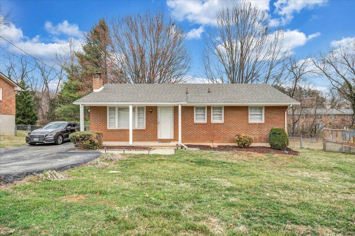 2457 Meadowbrook Road Northwest Roanoke, VA 24017 - Photo 2 of 25 02-MIB07370