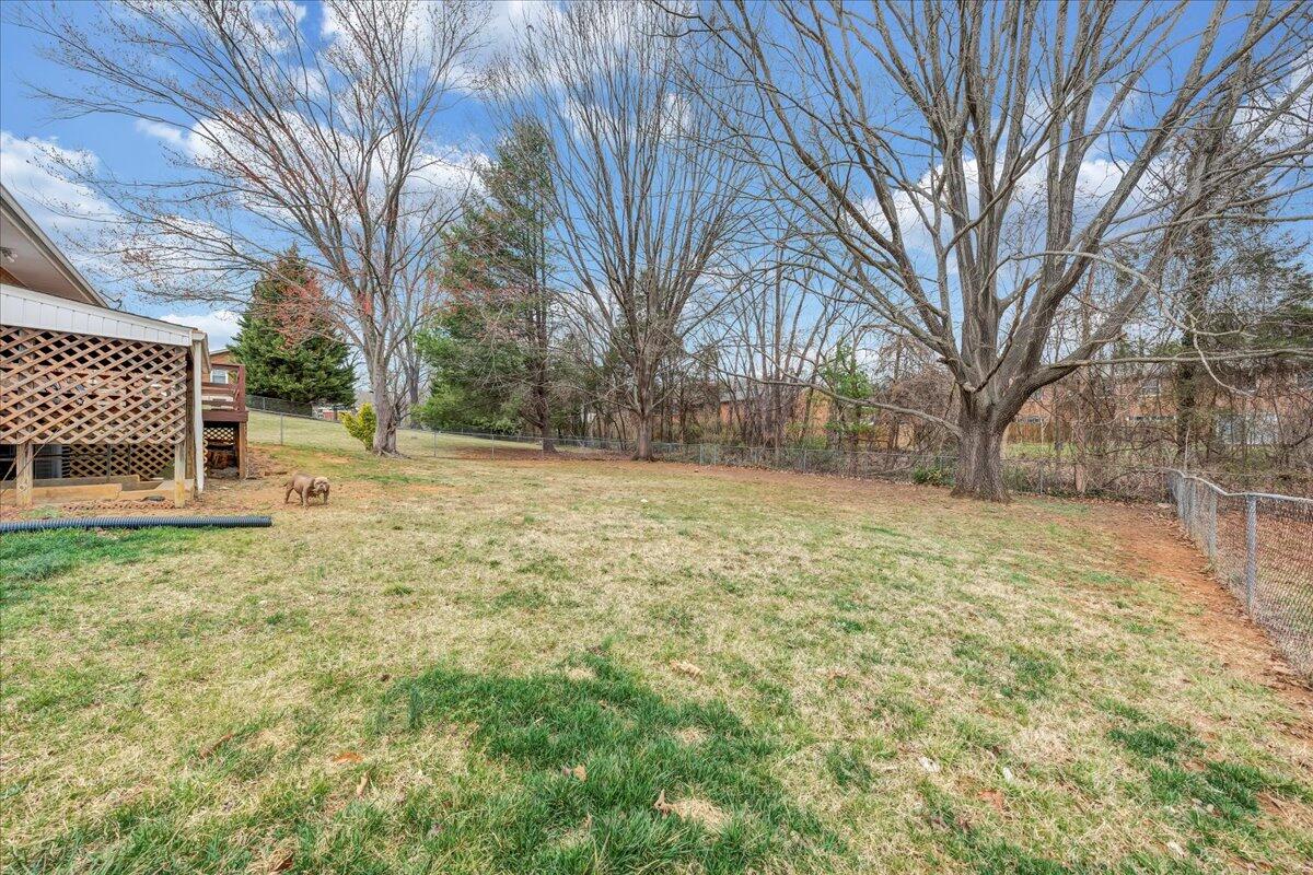 2457 Meadowbrook Road Northwest Roanoke, VA 24017 - Photo 4 of 25 04-MIB07373