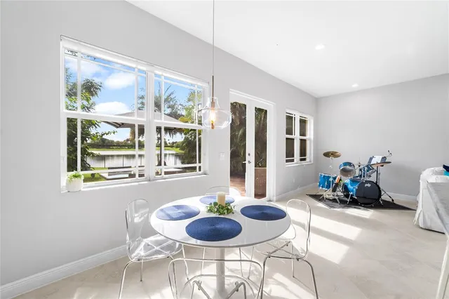 $949,900 | 9730 Blue Isle Bay, Parkland, FL 33076