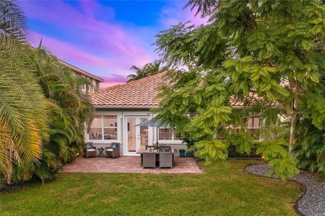 $949,900 | 9730 Blue Isle Bay, Parkland, FL 33076