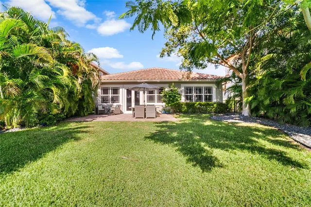 $949,900 | 9730 Blue Isle Bay, Parkland, FL 33076